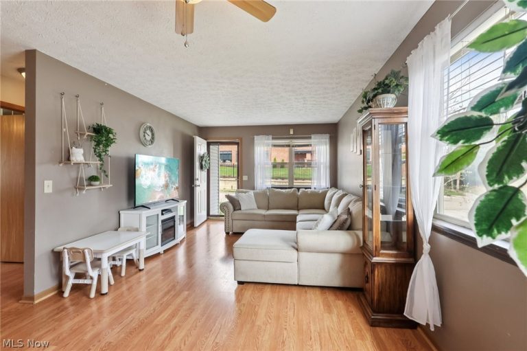 134 Hazelwood Avenue, Barberton, OH - Photo 6