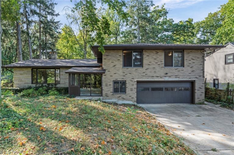 6208 Dora Boulevard, Independence, OH - Photo 2