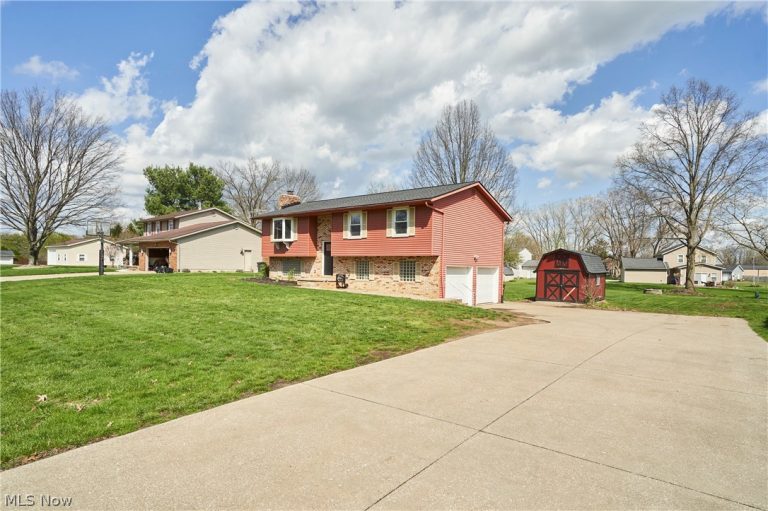 12036 Shoshone Avenue, Uniontown, OH - Photo 2