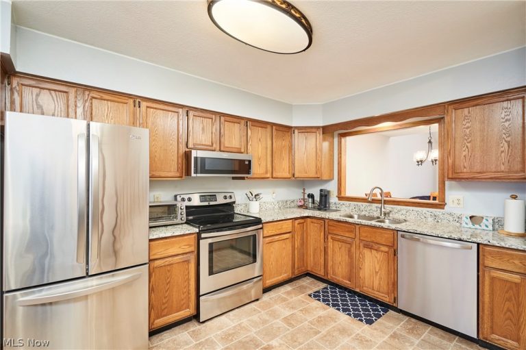 5161 Westwind Circle, North Canton, OH - Photo 2