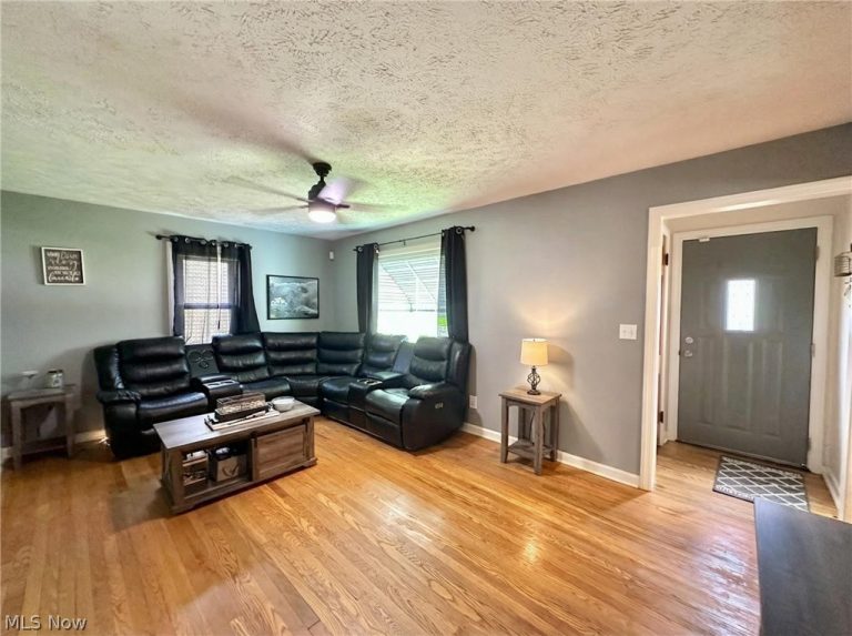 287 330th Street, Willowick, OH - Photo 3