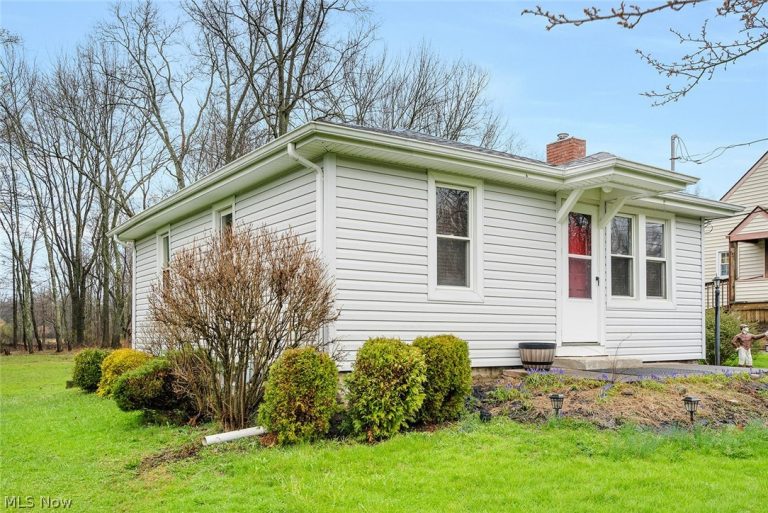 644 Goist Lane, Girard, OH - Photo 3