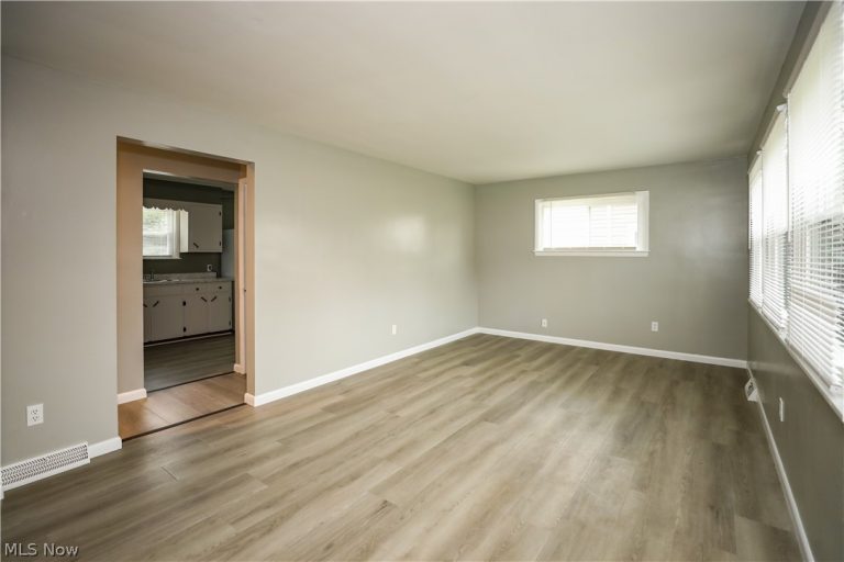 726 Artesian Avenue, Newton Falls, OH - Photo 6