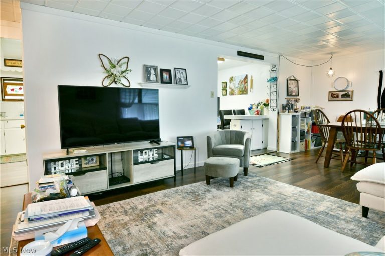 230 High Avenue, Niles, OH - Photo 4