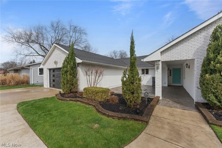 13876 Olde Orchard Road, Strongsville, OH - Photo 2