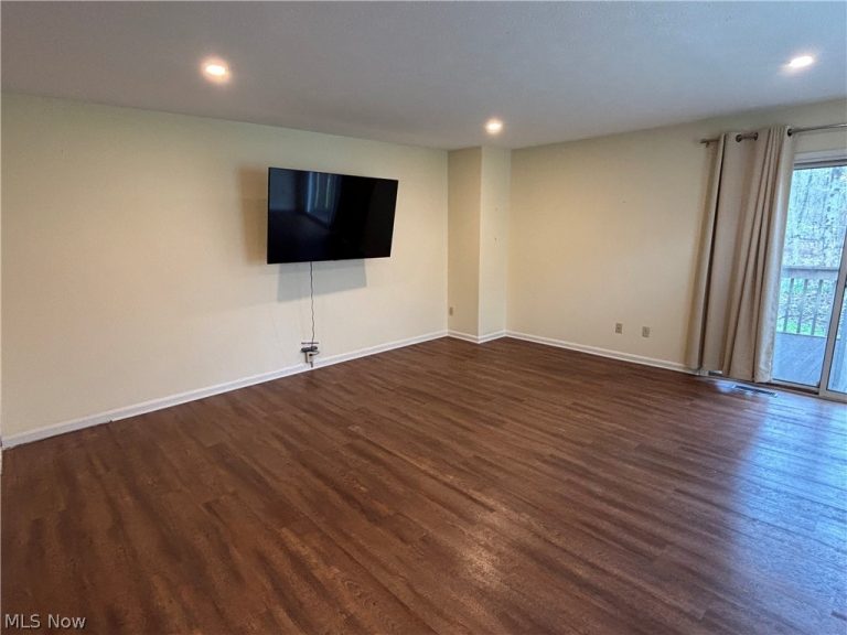 2898 Heatherwood Court, Stow, OH - Photo 4