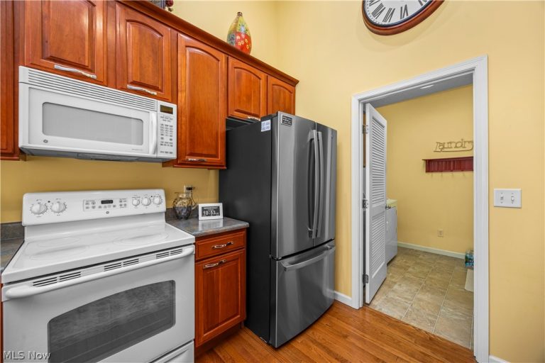 884 Lakeview Court, Kent, OH - Photo 6