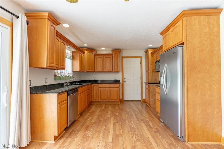 3804 Psolla Street, Canton, OH - Photo 8