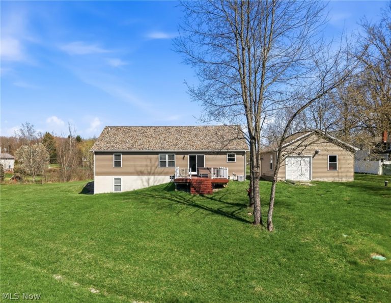 3766 Pothour Wheeler Road, Hubbard, OH - Photo 6