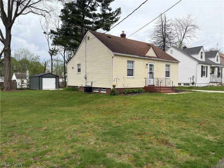 1216 Hardesty Boulevard, Akron, OH - Photo 5