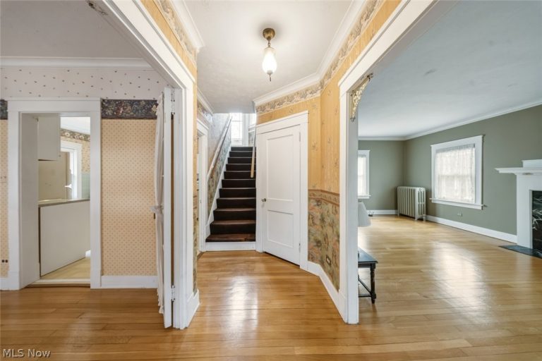 17712 Riverway Drive, Lakewood, OH - Photo 6