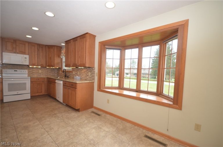 987 Howard Drive, Tallmadge, OH - Photo 6