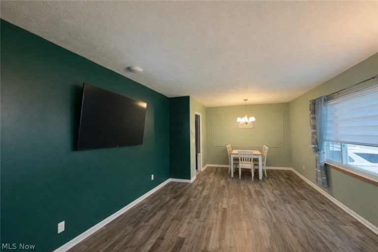 30405 Vineyard Road, Willowick, OH - Photo 4