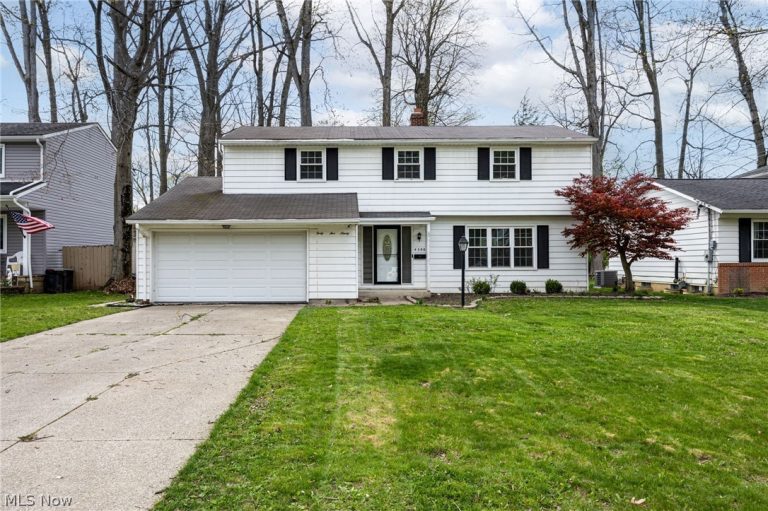 4590 Brendan Lane, North Olmsted, OH - Photo 2