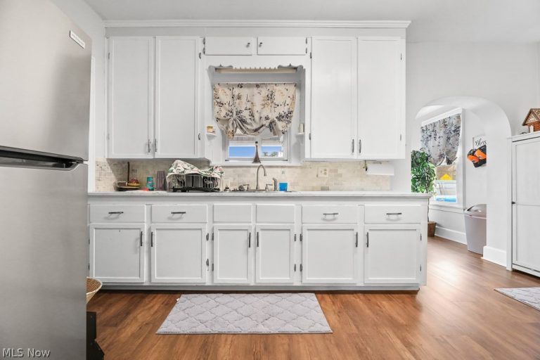 2144 Ridgewood Avenue, Alliance, OH - Photo 8