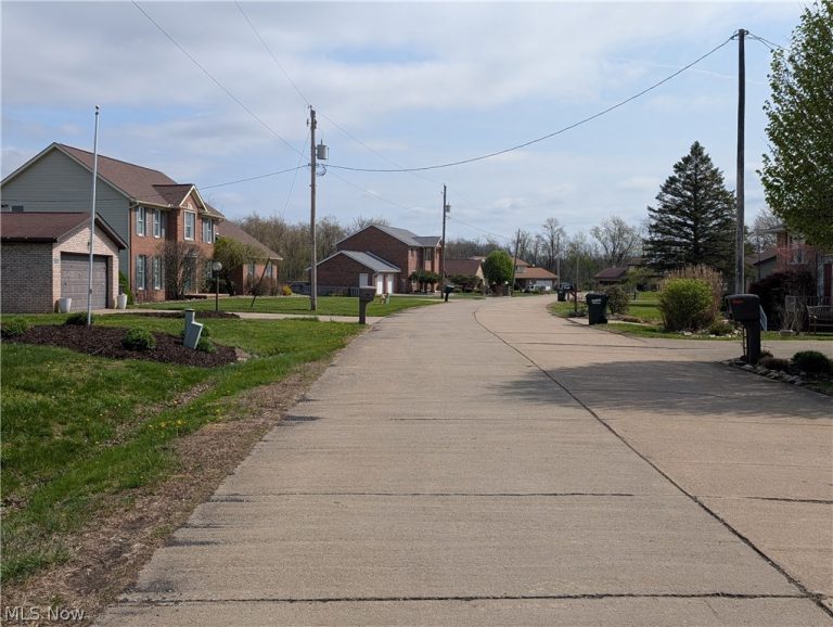 Skyview, Wintersville, OH - Photo 4