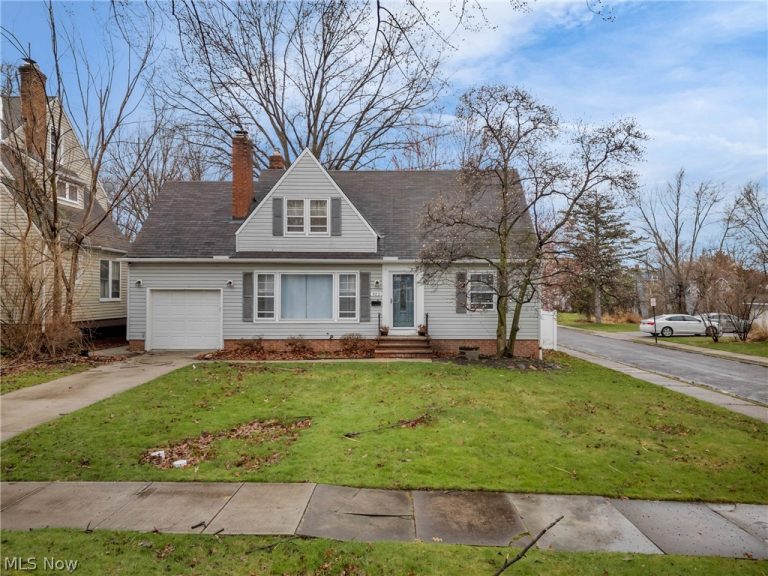 922 Cambridge Road, Cleveland Heights, OH - Photo 2