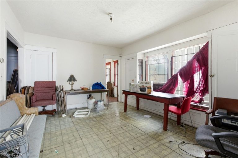 8834 Saint Clair Avenue, Cleveland, OH - Photo 3