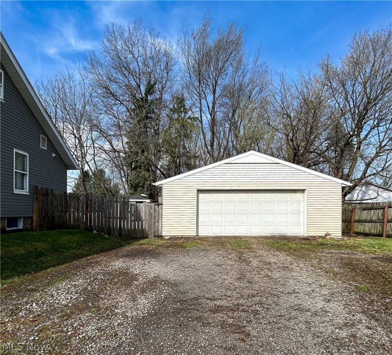 1811 Grace Avenue, Canton, OH - Photo 3