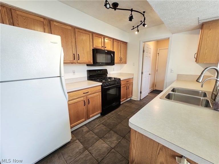 8633 Redtail Court, Macedonia, OH - Photo 8