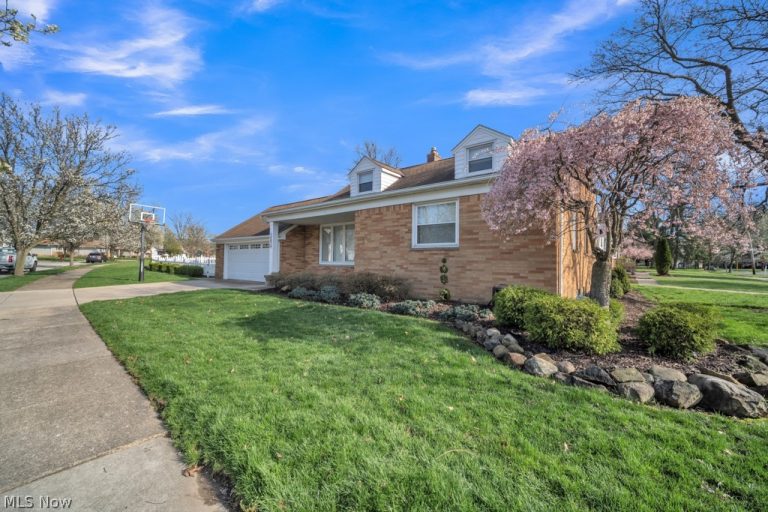 16879 Brinbourne Avenue, Middleburg Heights, OH - Photo 2