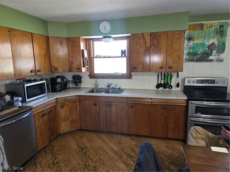 3448 Akins Road, North Royalton, OH - Photo 5
