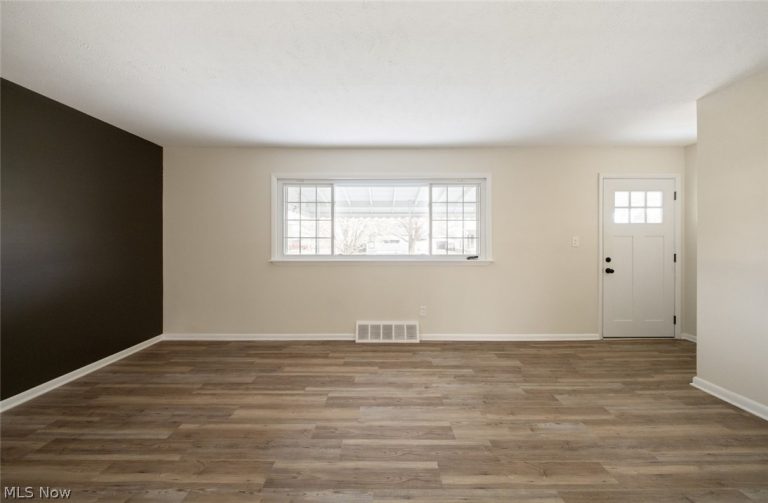 5850 Doris Drive, Brook Park, OH - Photo 5