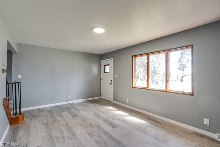 297 Paul Street, Bedford, OH - Photo 4