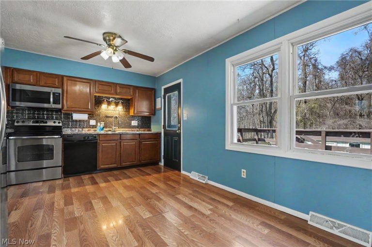 3781 Pelham Lane, Kent, OH - Photo 8