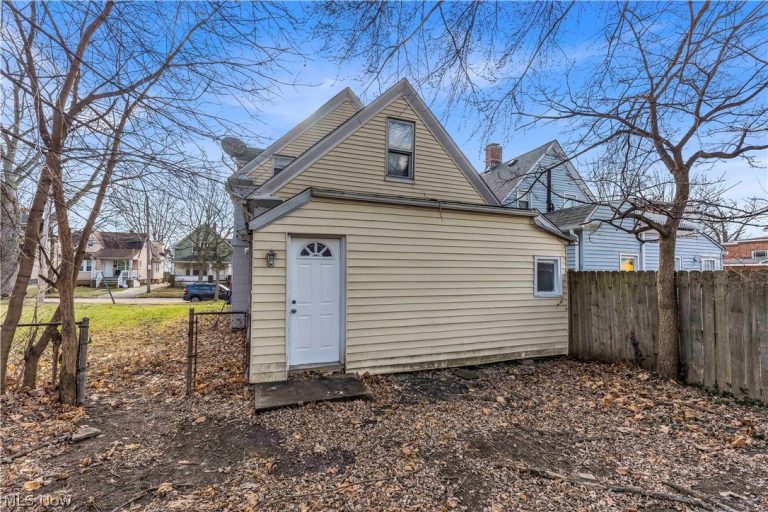 11930 Geraldine Avenue, Cleveland, OH - Photo 3