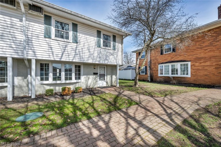 15 Meadowlawn Drive #9, Mentor, OH - Photo 5