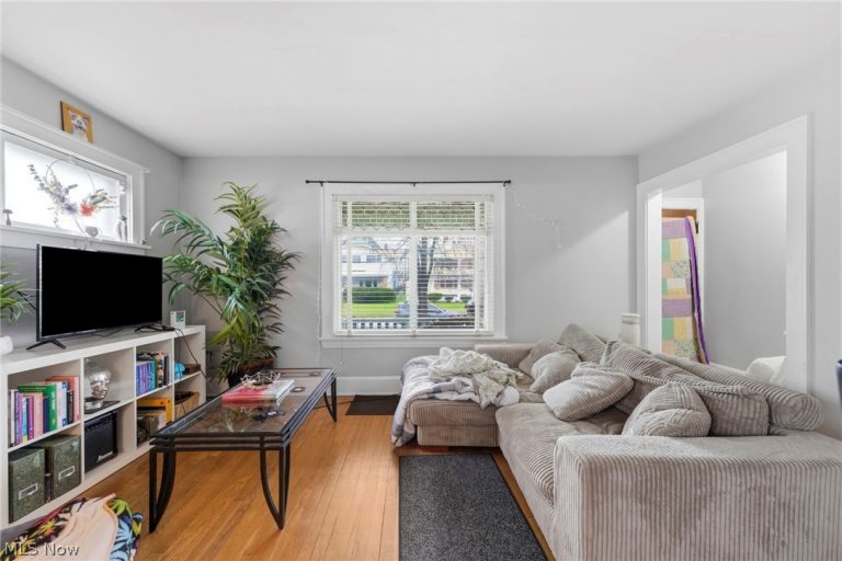 2161 Carabel Avenue, Lakewood, OH - Photo 5