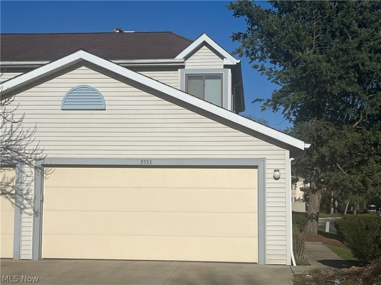 5553 Windrush Court, Parma, OH - Photo 2