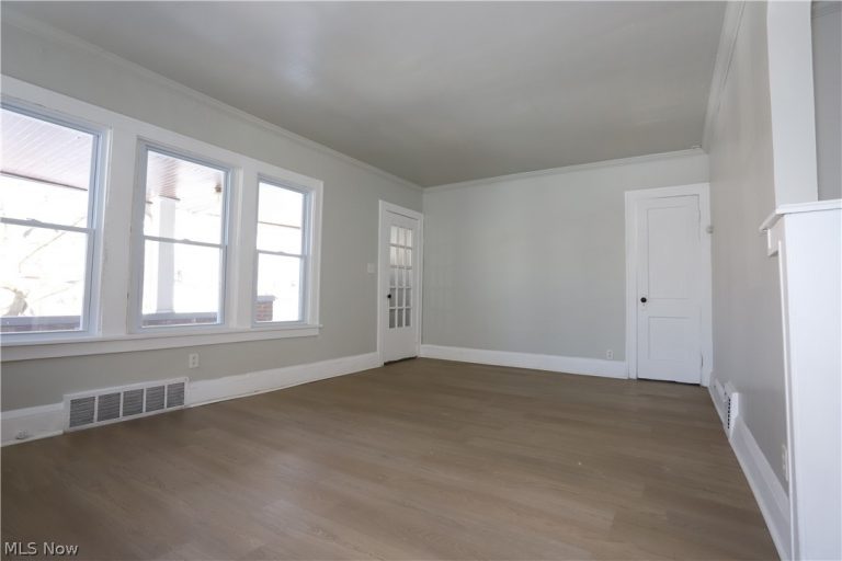 14308 Edgewood Avenue, Cleveland, OH - Photo 5