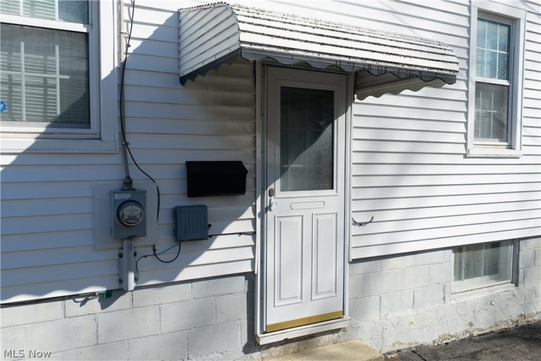 586 Lindell Street, Akron, OH - Photo 5