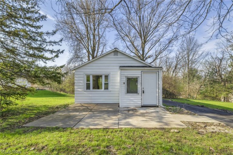 12316 Upper Sunset Drive, Garfield Heights, OH - Photo 2
