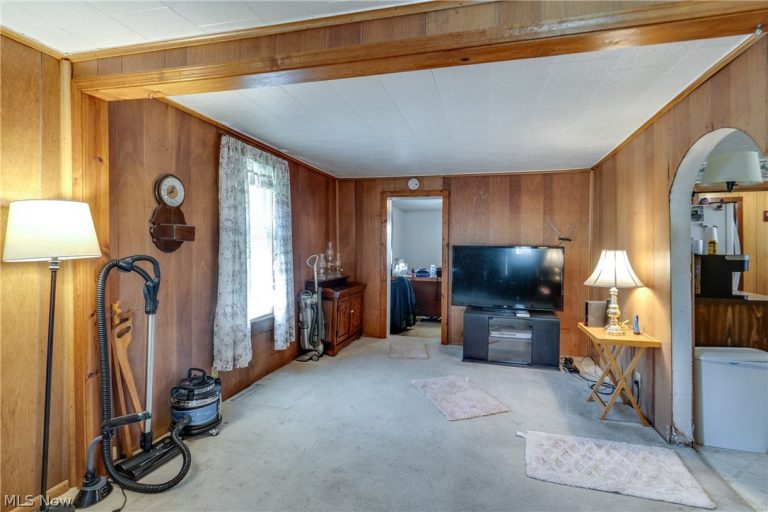 3797 Harper Avenue, Barberton, OH - Photo 8