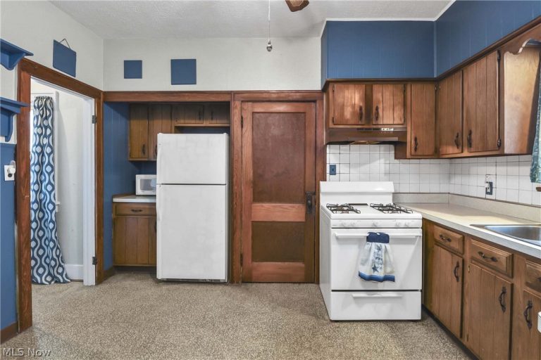 7510 Manhattan Avenue, Parma, OH - Photo 3
