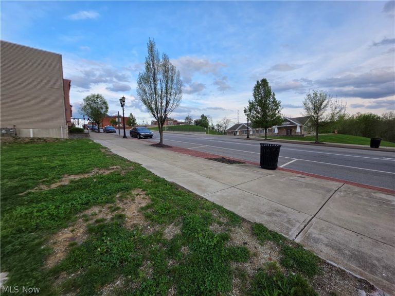 501 Wheeling Avenue, Cambridge, OH - Photo 4