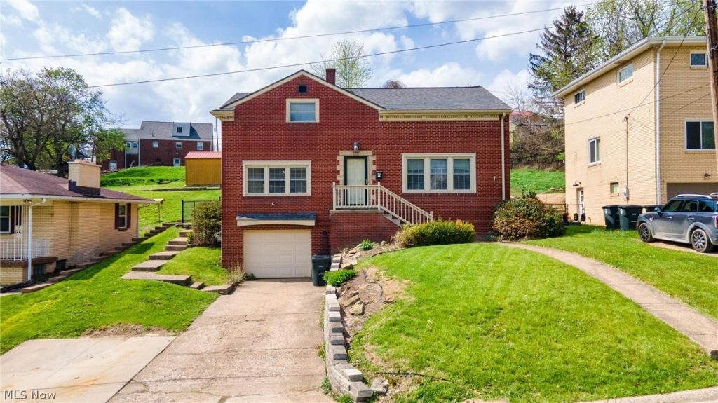 325 Garfield Avenue, Steubenville, OH