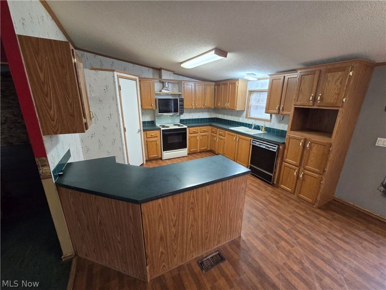 1389 Old Kyle Road, Dorset, OH - Photo 6