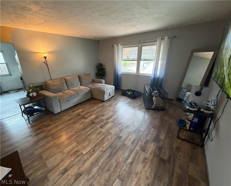 574 Fulmer Avenue, Akron, OH - Photo 2
