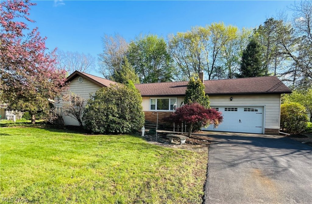 211 Square Drive, Madison, OH