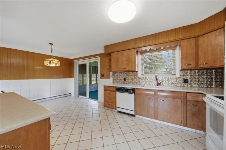 5625 Strausser Street, North Canton, OH - Photo 8