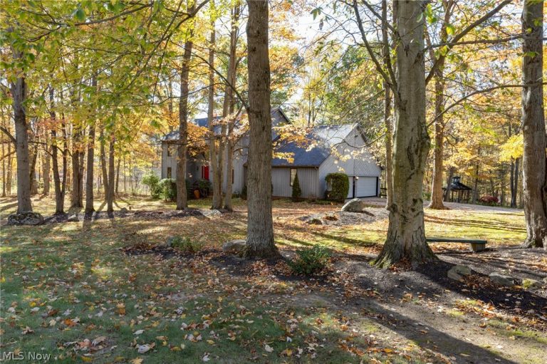 200 Greentree Circle, Aurora, OH - Photo 5