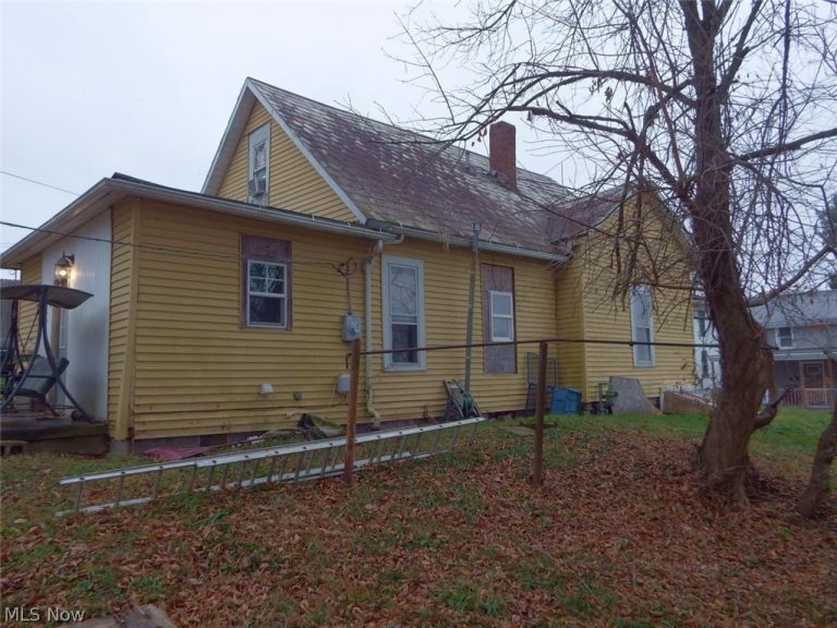 122 Pleasant Street, New Lexington, OH - Photo 3