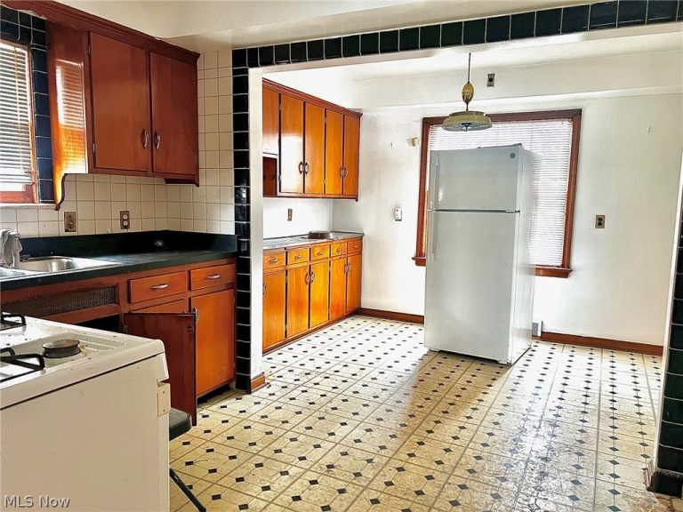 3736 Martin Luther King Jr Drive, Cleveland, OH - Photo 6