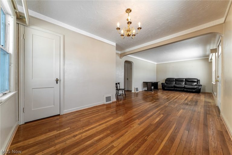 1887 Lawnway Road, South Euclid, OH - Photo 4