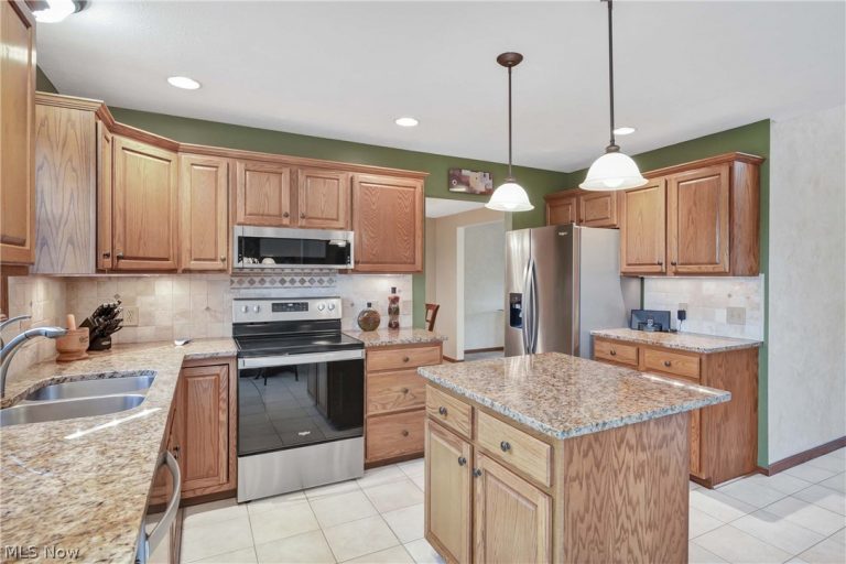 3090 Uxbridge Drive, Brunswick, OH - Photo 6