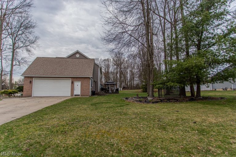 2218 Crestmont Drive, Girard, OH - Photo 3